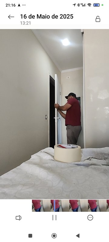 Lixamento e pintura de porta