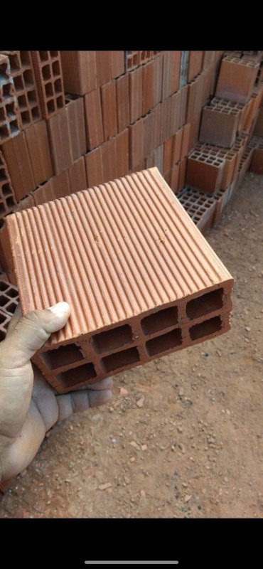 Tijolo de 8 furos 
Medida 09x19x19 cm