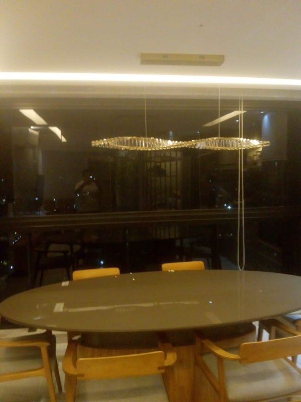 Esse e um pendente de um metro foi estalado no apartamento de uma cliente fico top