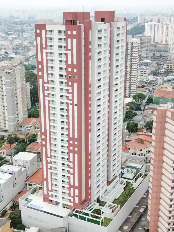 ???? Obra: Edifício Residencial - Diadema, SP Cliente: Construtora (Factus) Tipo de projeto: Instalação elétrica completa em torre residencial de grande porte Serviços executados pela JFR: Infraestrutura elétrica completa: entrada de energia, alimentação e distribuição Montagem de quadros de energia por andar e no hall principal Instalação de eletrodutos, pontos de energia, iluminação e tomadas Sistemas de aterramento, SPDA (para-raios) e proteção geral Instalações em áreas comuns como salão de festas, academia e piscina Obra executada dentro das normas técnicas e dos prazos estipulados Resultado: Obra de grande porte entregue com alto padrão de qualidade.