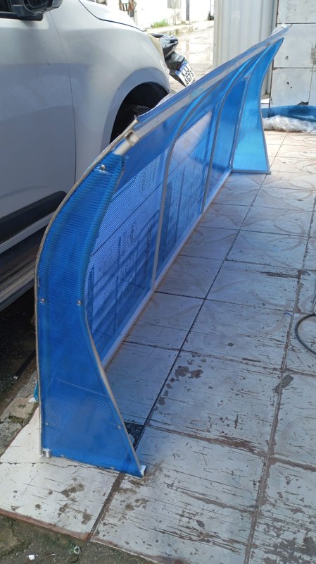 Toldo em policarbonato e estrutura de alumínio Me diga a medida já passando 10cm pra cada lado da porta ou janela... 150 reais a partir de 3m já instalado no térreo ou 1 andar FAÇA SEU PEDIDO ZAP 988435048 Jarlan... QUE MANDO ENTREGAR... No Pix, Ou cartão... Endereço:rua Turiaçu 340 afogados vila são Miguel