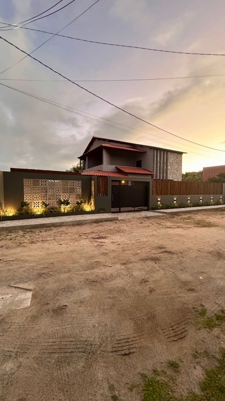 Especialista em projetos arquitetônicos e designer de interiores residências, uma carreira com mais 10 anos de experiência.