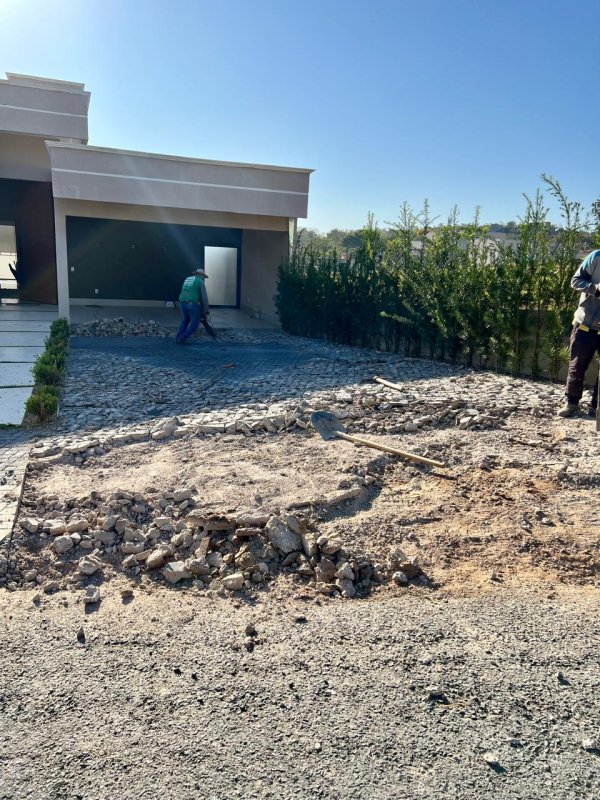 Acompanhamento de obras, onde o imóvel passou por um rebaixamento de solo devido a falha na compactação.